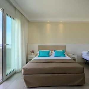 Augustus- Davanti A Noi C'e Solo Il Mare Hotel
